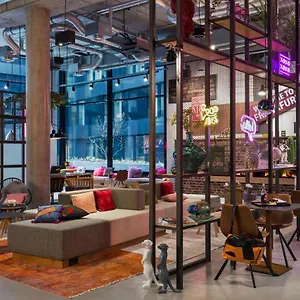 Moxy Frankfurt Center מלון